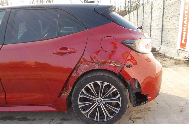 Toyota Corolla cena 53900 przebieg: 61256, rok produkcji 2019 z Pabianice małe 667